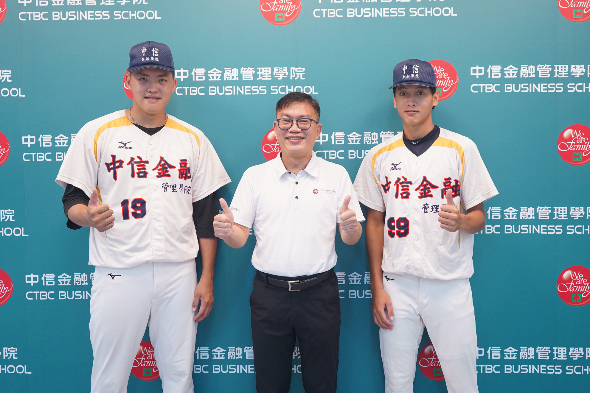 本校棒球隊選手 吳君奕、鄭亦軒 參加2022中華職棒新人球員選拔會 獲味全龍第三及第五指名⚾️